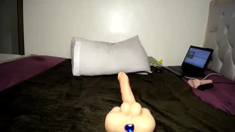 Snapshot of sexypum3 chatting on 01.22.25 naughty slut online show from 01.22.25