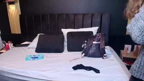 Snapshot of sexyrachel_ chatting on 10.01.25 R A C H E L online show from 10.01.25