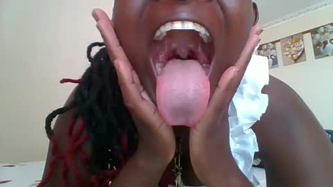 Snapshot of sexyreddebony chatting on 12.29.24 sexyreddebony online show from 12.29.24