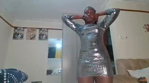 Snapshot of sexyreddebony chatting on 01.16.25 sexyreddebony online show from 01.16.25