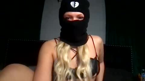 Snapshot of sexyserenaaaa chatting on 12.03.25 serena online show from 12.03.25