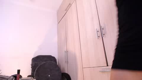 Snapshot of sexyshemale4uxxx chatting on 12.04.24 online show from 12.04.24