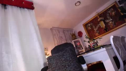 Snapshot of sexyshemale4uxxx chatting on 02.22.25 online show from 02.22.25