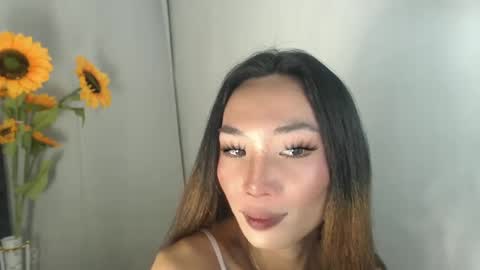 Snapshot of sexyshinixx chatting on 02.25.25 sexyshinixx online show from 02.25.25