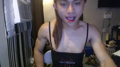 Snapshot of sexystrongcum chatting on 10.12.25 sexystrongcum online show from 10.12.25