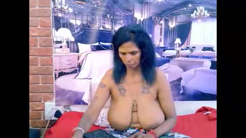 Snapshot of sexyva4u2luv chatting on 05.05.26 sexyva4u2luv online show from 05.05.26