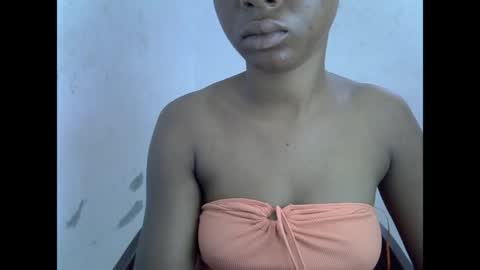 Snapshot of sexyxpeach chatting on 04.22.26 sexyxpeach online show from 04.22.26