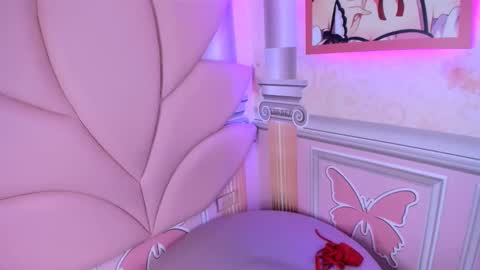 Snapshot of sexyy_kitty18 chatting on 02.14.25 KATY online show from 02.14.25