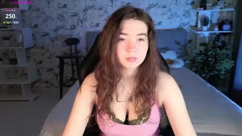 Snapshot of shadednight chatting on 11.09.25 Im Mary online show from 11.09.25