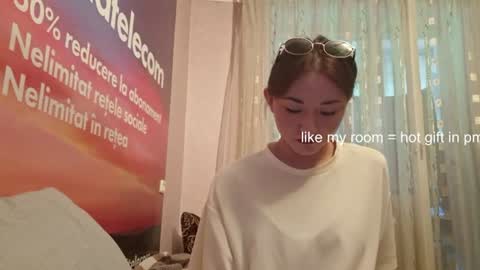 Snapshot of shalandaneubauer chatting on 07.27.26 Lily online show from 07.27.26