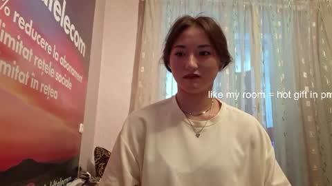 Snapshot of shalandaneubauer chatting on 07.28.26 Lily online show from 07.28.26