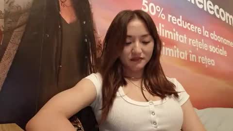 Snapshot of shalandaneubauer chatting on 07.28.26 Lily online show from 07.28.26