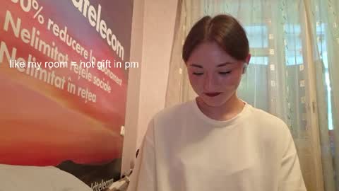Snapshot of shalandaneubauer chatting on 07.30.26 Lily online show from 07.30.26