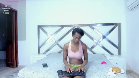 Snapshot of shanelle__ chatting on 11.10.25 S H A N E L L E online show from 11.10.25