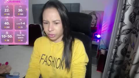 Snapshot of shantalhot69 chatting on 10.16.25 Shantal online show from 10.16.25