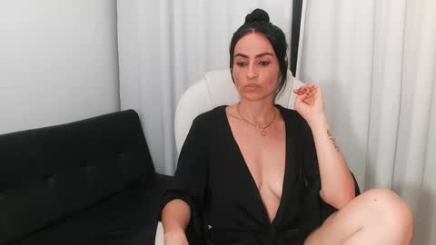 Snapshot of shantalxxx67 chatting on 02.11.25 shantal online show from 02.11.25