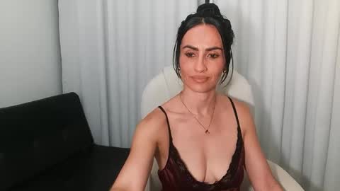 Snapshot of shantalxxx67 chatting on 02.12.25 shantal online show from 02.12.25