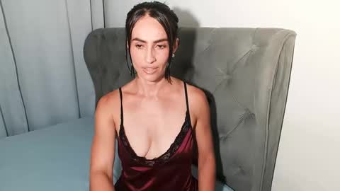 Snapshot of shantalxxx67 chatting on 10.19.25 shantal online show from 10.19.25