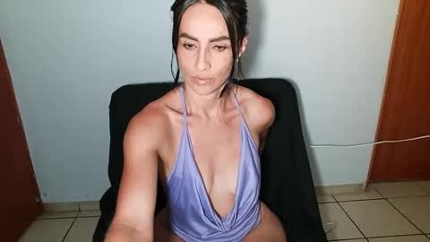 Snapshot of shantalxxx67 chatting on 11.19.25 shantal online show from 11.19.25