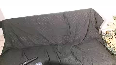 Snapshot of shantalxxx67 chatting on 12.15.25 shantal online show from 12.15.25