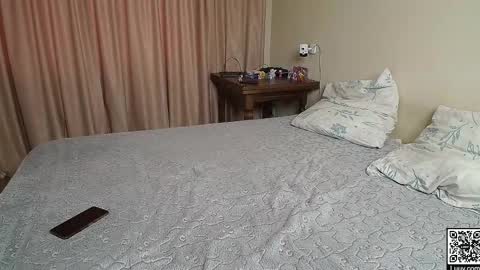 Snapshot of shantifamily chatting on 11.26.25 Mikki and Cadence online show from 11.26.25