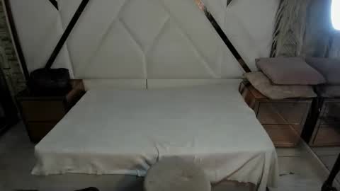 Snapshot of shara_oz chatting on 02.14.26 Shara Oz online show from 02.14.26