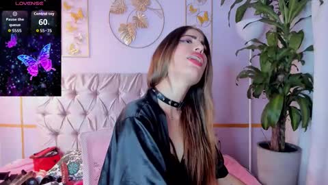 sharktitiare_ online show from 11.20.25