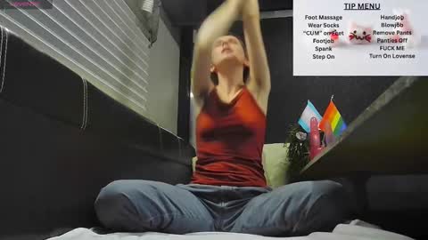 Snapshot of sharkysimon chatting on 11.05.25 sharkysimon online show from 11.05.25