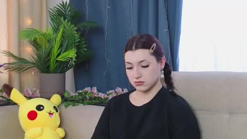 Snapshot of sharlacummer chatting on 11.19.25 Ashley online show from 11.19.25