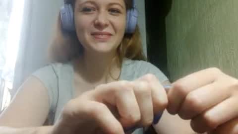 Snapshot of sharlalaskin chatting on 09.29.25 Annie online show from 09.29.25