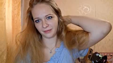 Snapshot of sharlalaskin chatting on 10.15.25 Annie online show from 10.15.25