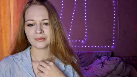 Snapshot of sharlalaskin chatting on 10.30.25 Annie online show from 10.30.25