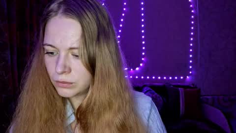 Snapshot of sharlalaskin chatting on 11.05.25 Annie online show from 11.05.25