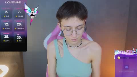 Snapshot of sharli_rose chatting on 12.12.24 Sharli online show from 12.12.24