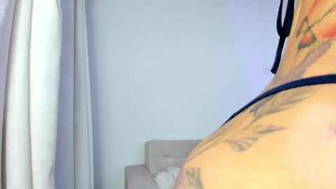 Hi fiends ---- I usually start online from Monday to Friday from 1000 am Saturdays and Sundays at 600 am Colombia time online show from 11.26.25