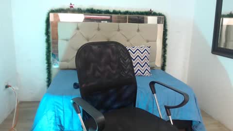 Snapshot of sharlotte__jones chatting on 12.10.24 Sara online show from 12.10.24