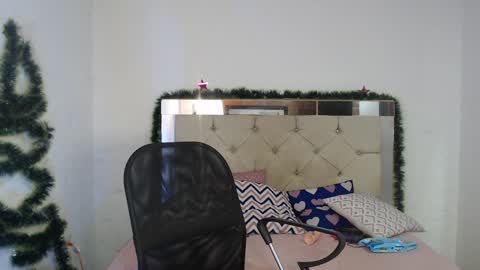 Snapshot of sharlotte__jones chatting on 01.03.25 Sara online show from 01.03.25