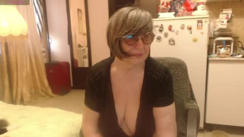 Snapshot of sharon_amore chatting on 04.24.26 Helena online show from 04.24.26