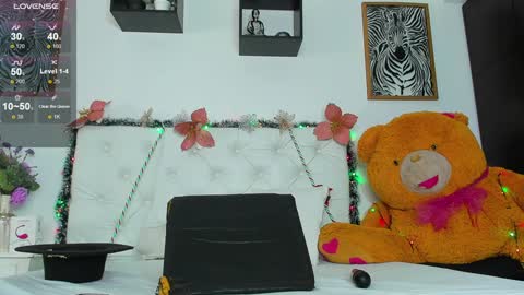 Snapshot of sharon_smiith_ chatting on 12.19.24 sharon_smiith_ online show from 12.19.24