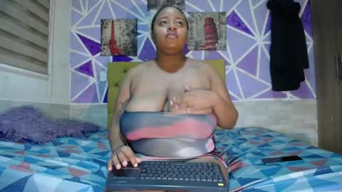 Snapshot of sharonx_morex chatting on 05.17.26 sharonx_morex online show from 05.17.26