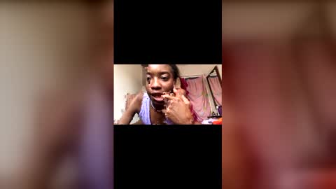 Snapshot of sharooncutee chatting on 02.12.26 online show from 02.12.26