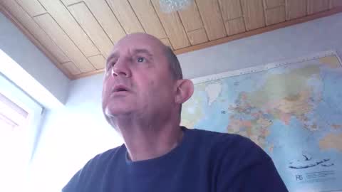 Snapshot of sharpshoder chatting on 09.25.25 Peter online show from 09.25.25