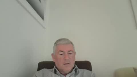 Snapshot of she52 chatting on 11.13.25 she52 online show from 11.13.25