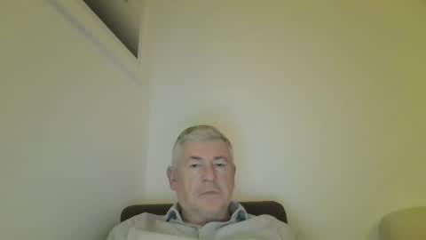 Snapshot of she52 chatting on 11.17.25 she52 online show from 11.17.25