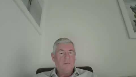 Snapshot of she52 chatting on 11.27.25 she52 online show from 11.27.25