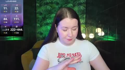 Snapshot of shedar_pretty chatting on 12.23.24 Shedar online show from 12.23.24