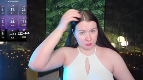 Snapshot of shedar_pretty chatting on 12.26.24 Shedar online show from 12.26.24