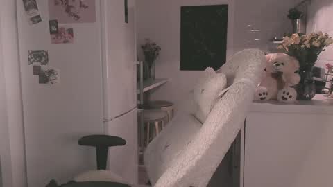 Snapshot of sheeny_shy chatting on 12.10.24 Chiara online show from 12.10.24