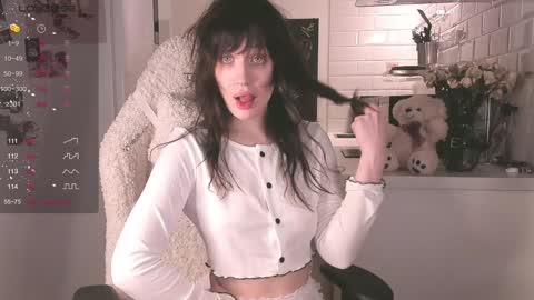 Snapshot of sheeny_shy chatting on 12.13.24 Chiara online show from 12.13.24