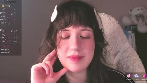 Snapshot of sheeny_shy chatting on 11.30.25 Chiara online show from 11.30.25